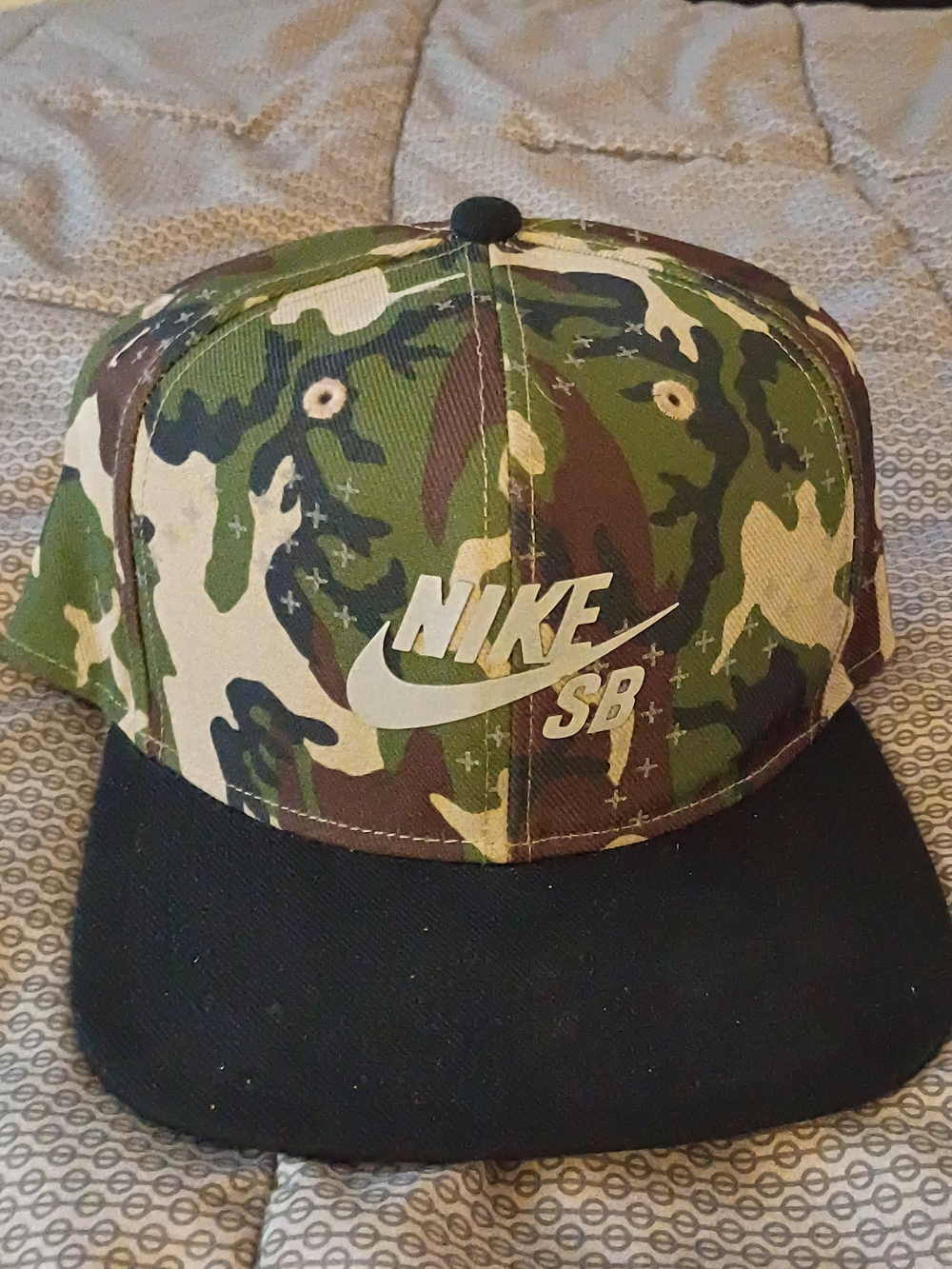 Nike SB Camo Snapback Hat - Green/Black
